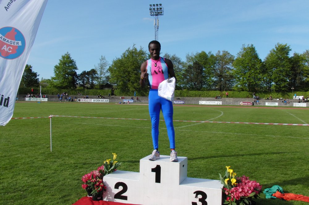 Festus vinder 300 m i ny dansk 20 års rekord med tiden 34.10 sec.
