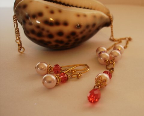 Smykkest  m. Swarovski Krystaller og Krystalperler -Roseline-