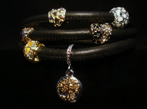 Skindarmbnd m. Charms