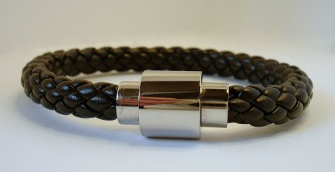 Bolo-Flettet Lderarmbnd m. Magnet Ls