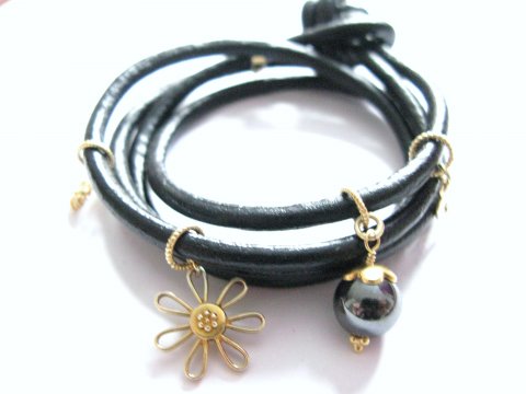 Flot sort lderarmbnd med vedhng