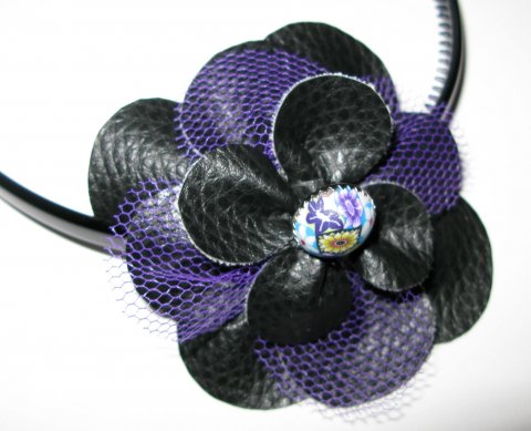 Sorte h�rb�jle med sort l�derblomst
