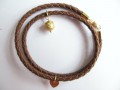 Flettet lderarmbnd med forgyldte vedhng i sterling slv