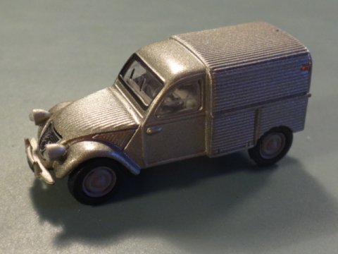 Citroën 2 CV AU 1951 - sølvgrå varevogn - 'Vaskebrædtet - Metalstøbt model 1:87
