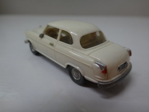 Borgward Isabella - ldre model, hnddekoreret - 1:87 - epoke III