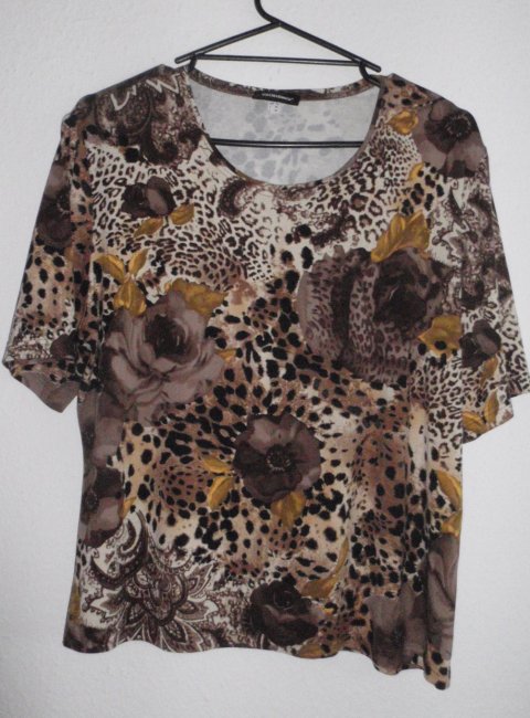 Bluse med blomster, lidt brugt