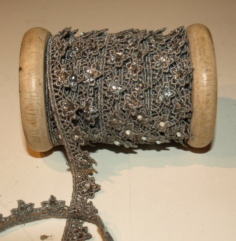 Spitzenband, Grau, Holzrolle, 10mmx10m