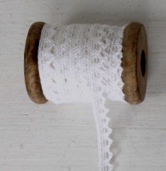 Spitzenband, Weiss, Holzrolle, 15mmx10m