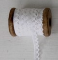 Spitzenband, Weiss, Holzrolle, 15mmx10m