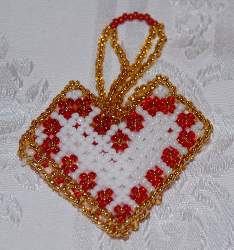 Fine hjertekr�mmerhuse i perler m/hank