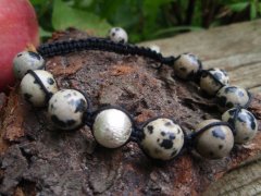 Knyttede armbnd med dalmatiner jasper