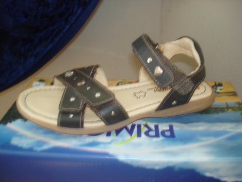 Primigi sandaler med velcrolukninger