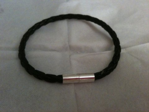 Snoet lderarmbnd