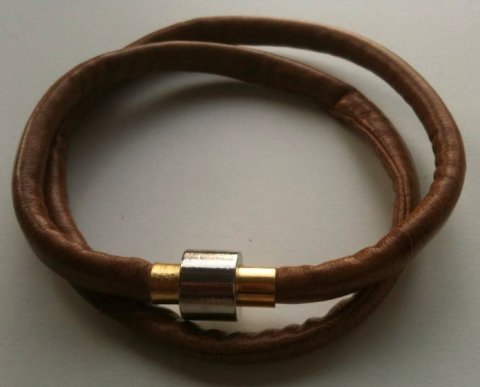 Beige lderarmbnd