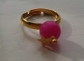 Ring med pink glasperle og stjerne