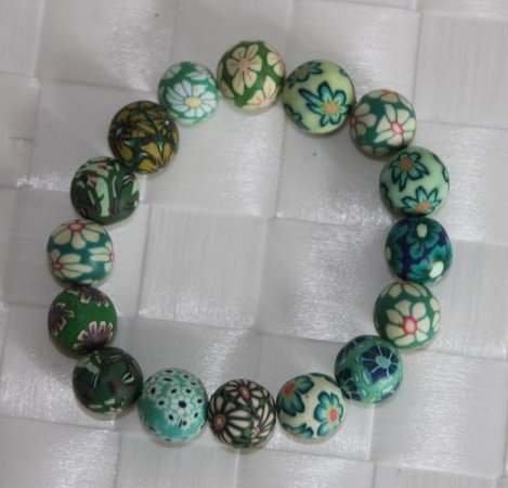 Fimo armbånd grøn m. 12 mm perler