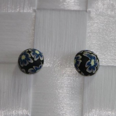 Fimo rerige rund sort med bl blomster