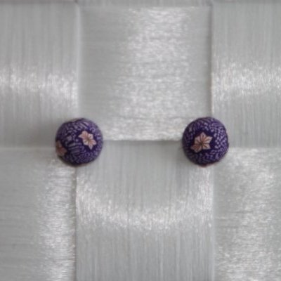Fimo rerige rund lilla med lyserde blomster