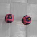 Fimo ørerige rund pink med lilla blomster