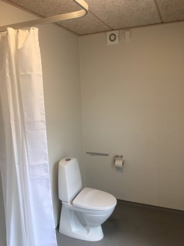 Toilet til bålhuset