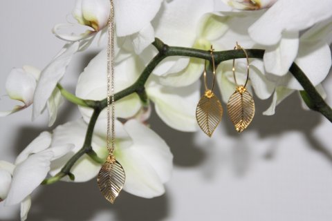 Smykkesæt med guldfarvede blade