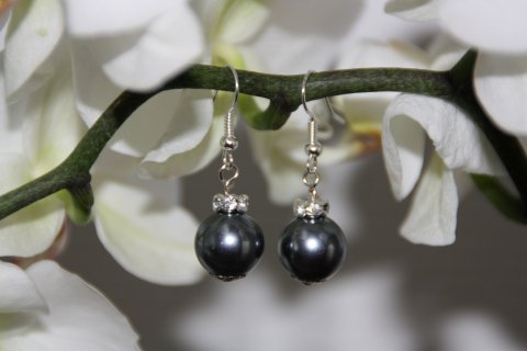 Koksgrå perler kr. 35,-