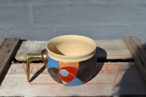 Mug with metalhandle