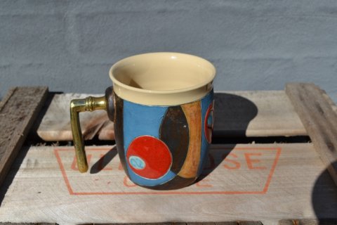 Mug with metalhandle