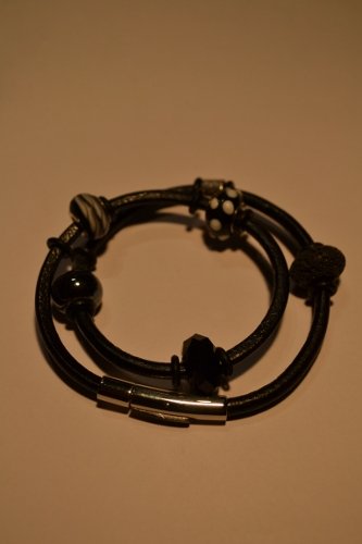 Leather bracelet in black colours