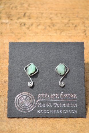 Earstick with celestit/dreamstone