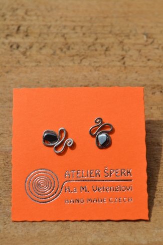 Earstick with hematit