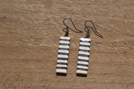 Black/white stribes