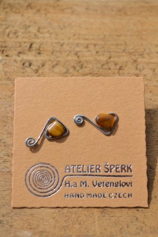 Earstick with tigereye