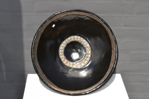 Big black classic dish