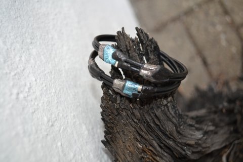 Handmade leatherbracelet in blue colours