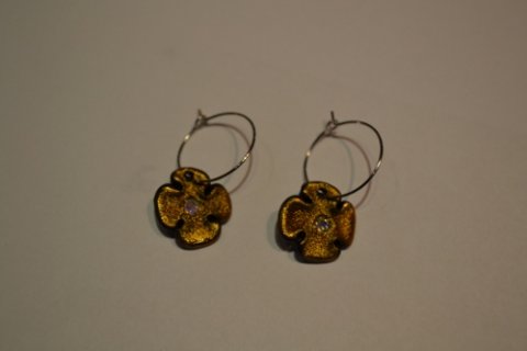 Creols with flowers in gold/bronze
