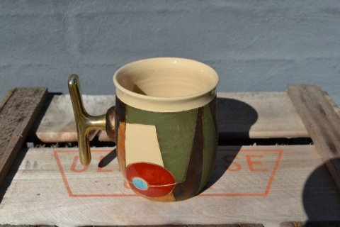 Mug with metalhandle
