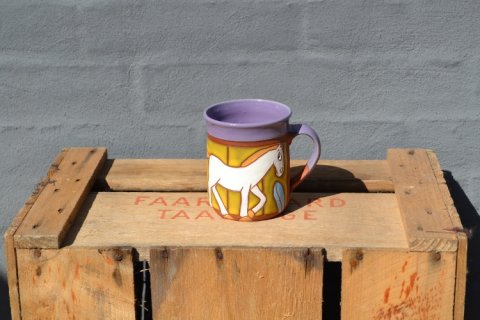 Mug with horse