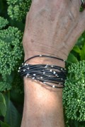Gauchuck bracelet with small metal hearts