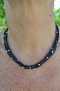 Gauchuckcord with small metal hearts