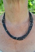 Gauchuckcord with small metal hearts