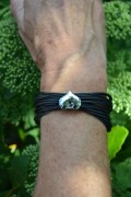 Gauchuck bracelet with metal heats