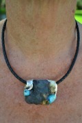 Weaved leathercord with porcelain pendant