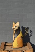 Catfigure yellow