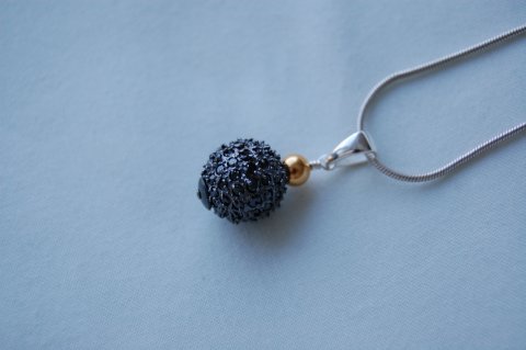 Flot stor oxyderet sterlingslv kugle med zirkoner, 925 slvforgyldt perle og 925 slv kuglekde 50 cm