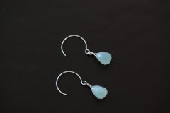 Sm sde reringe med facetslebne sart grn jade 10 mm drber i slvringe.