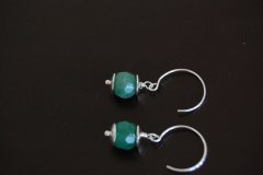 Dybgrn facetslebne aventurin 8 mm perler med sterlingslv kroge.