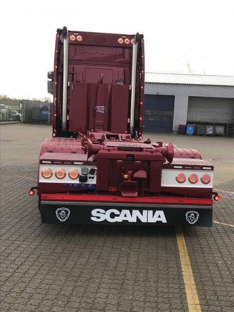 018439
