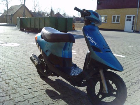 Pgo Comet 30 knallert scooter fra siden 