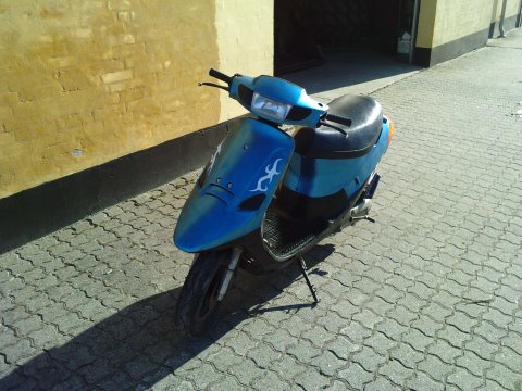 Pgo Comet 30 knallert scooter foran